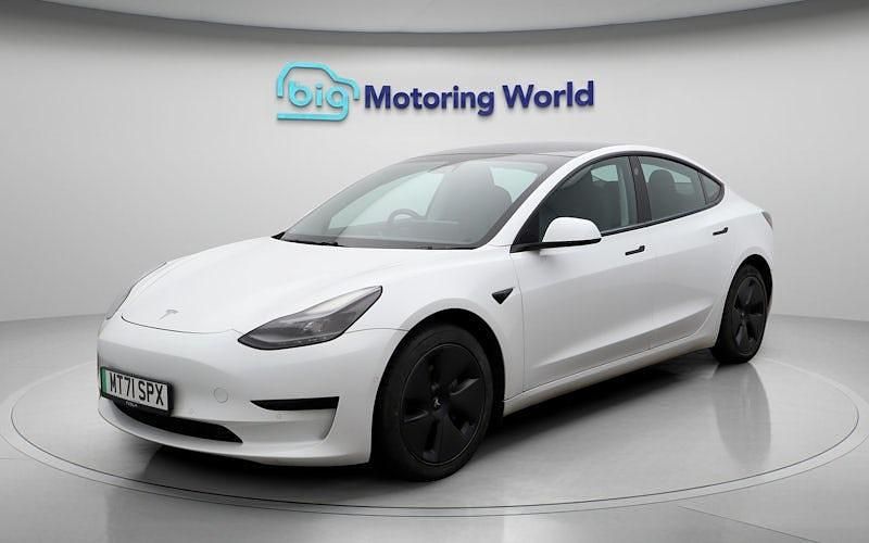 Used Tesla Model 3 Standard Range Plus 222 kW (302 HP) 2021 White Sedan