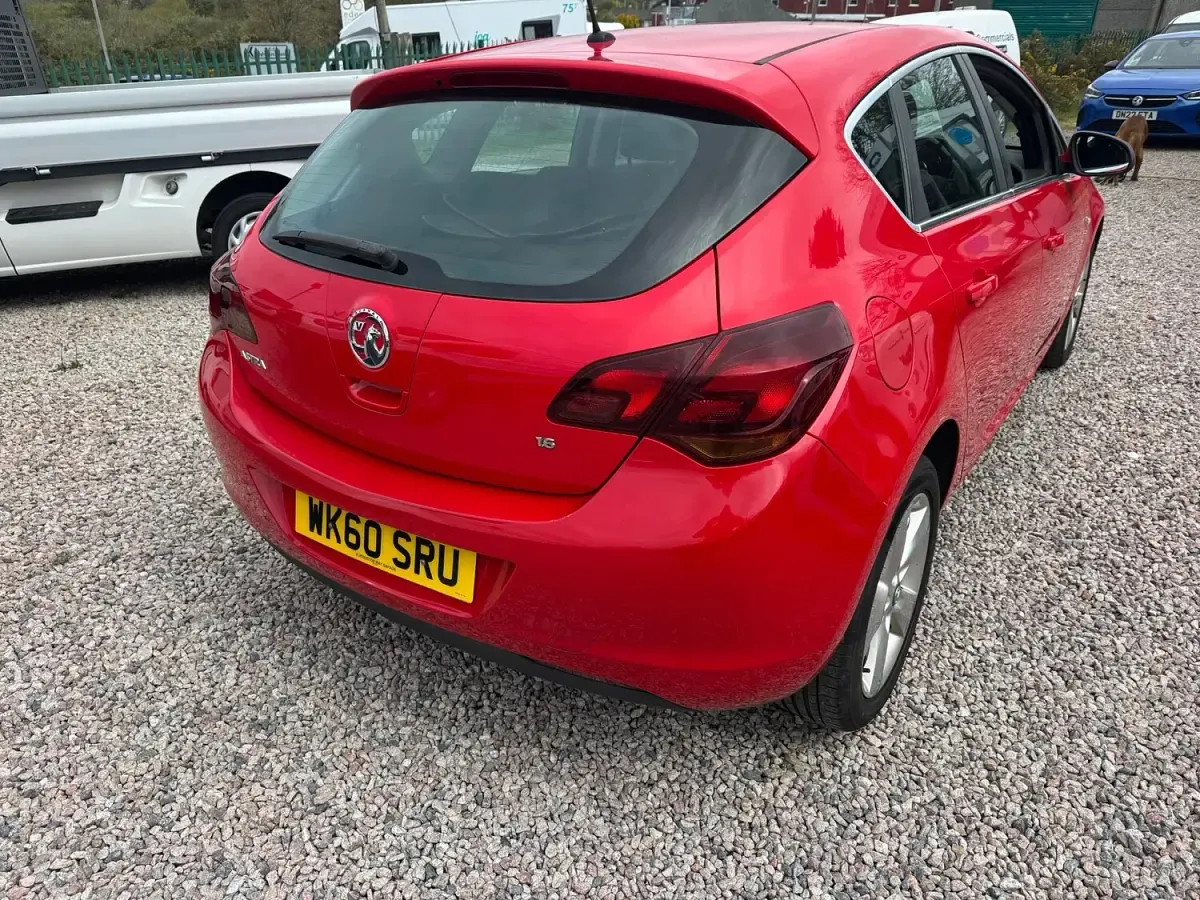 Used Vauxhall Astra SRi 115 HP (84 kW) 2010 Red Hatchback