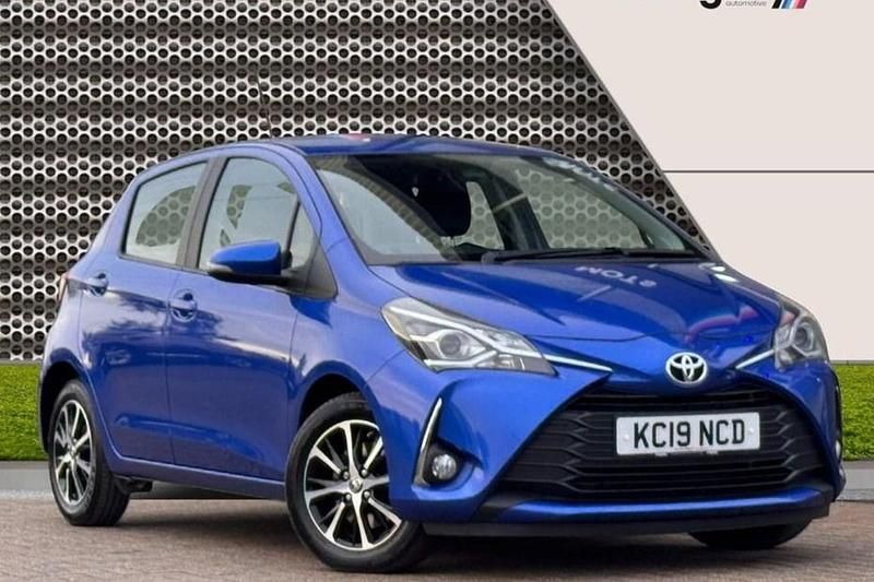 Used Toyota Yaris 107 HP (78 kW) 2019 Blue Hatchback