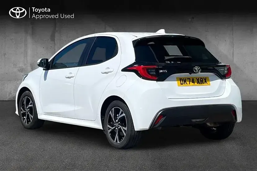 Used Toyota Yaris Design 116 HP (85 kW) 2024 White Hatchback