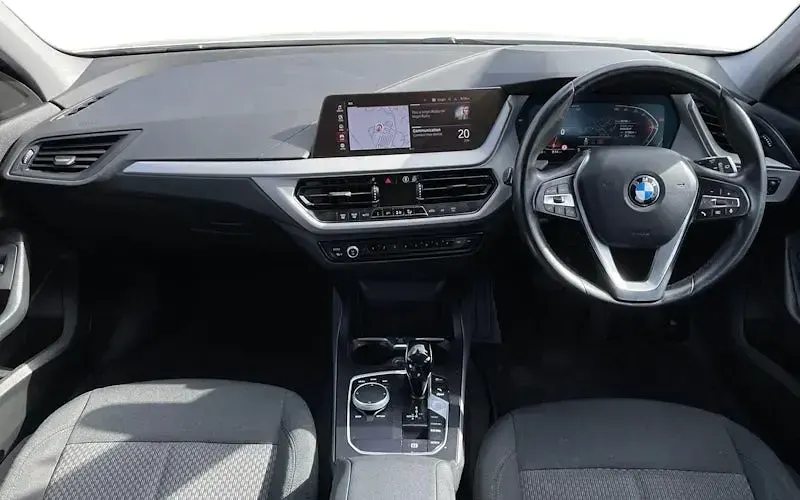 Used BMW 118 Comfort Edition 136 HP (100 kW) 2023 White Hatchback