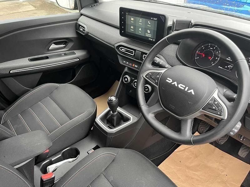 Used Dacia Jogger Extreme 108 HP (79 kW) 2023 Green MPV