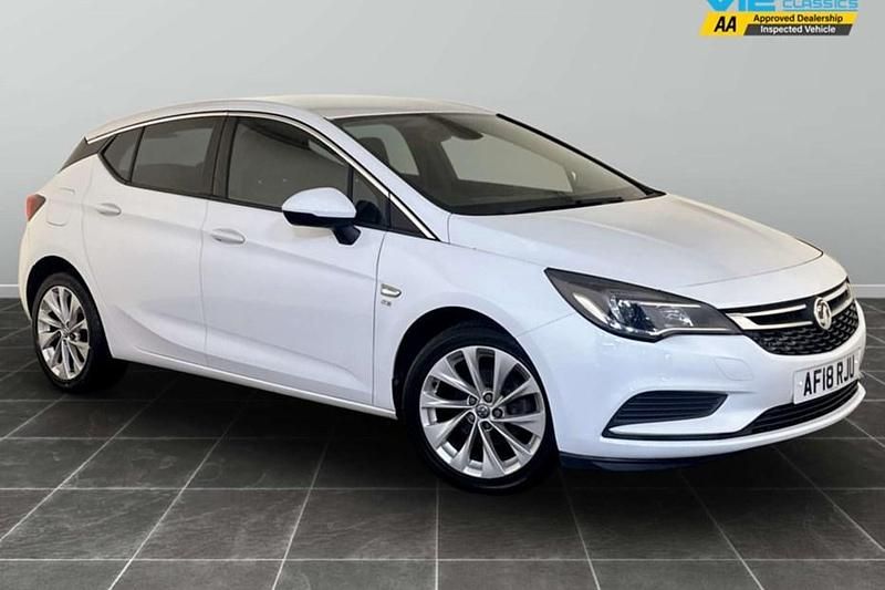 White Used 2018 Vauxhall Astra Hatchback | £7,695 (Good price) - Image 1/1