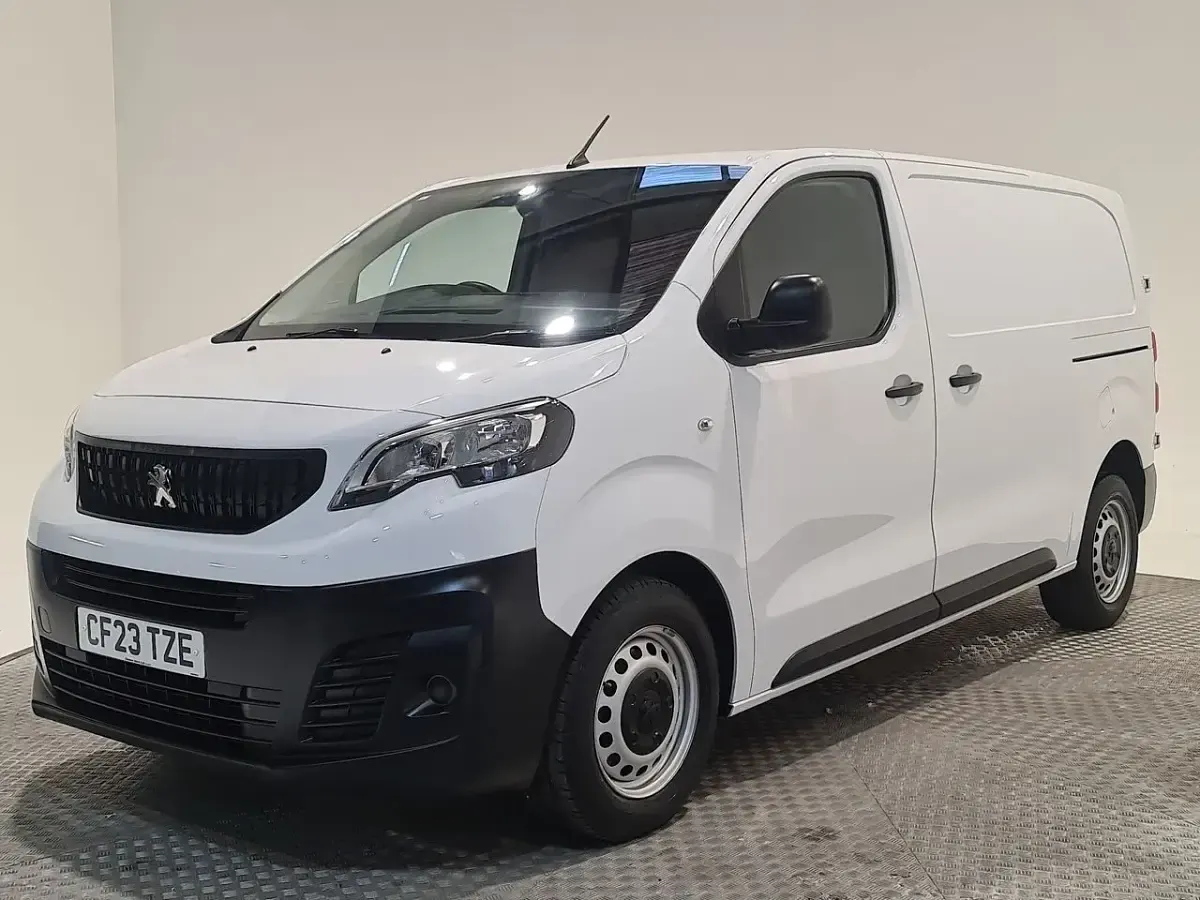 Używany Peugeot Expert Premium 100 KM (73 kW) 2023 Biały Van