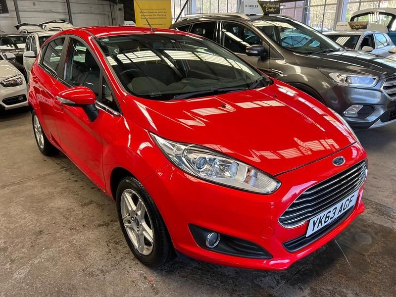 Used Ford Fiesta Zetec 125 HP (91 kW) 2013 Red Hatchback