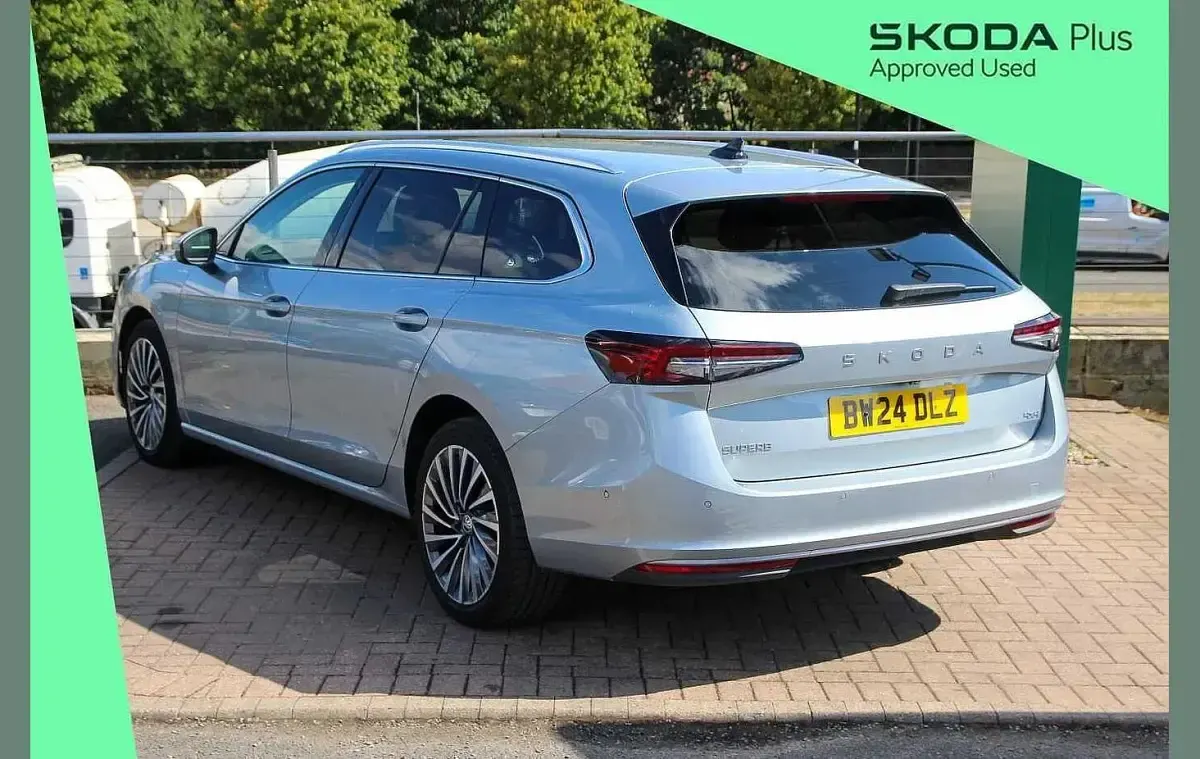 Used Skoda Superb LAURIN & KLEMENT 190 HP (139 kW) 2024 Pebble silver metallic Estate