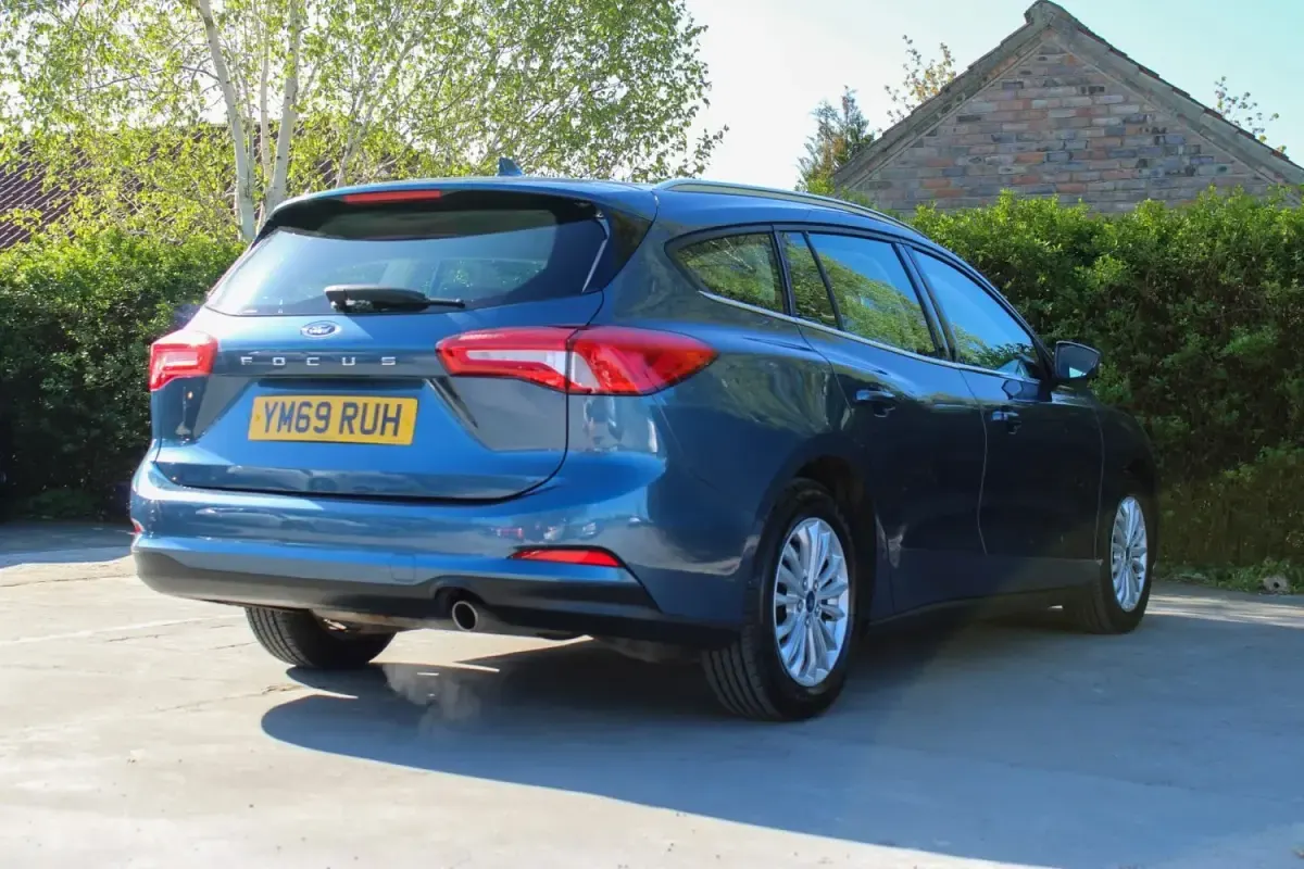 Usado Ford Focus Titanium 125 HP (91 kW) 2020 Azul Carrinha