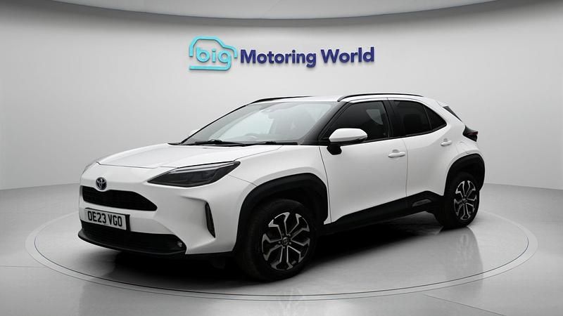 Used Toyota Yaris Hybrid Design 114 HP (83 kW) 2023 White Hatchback