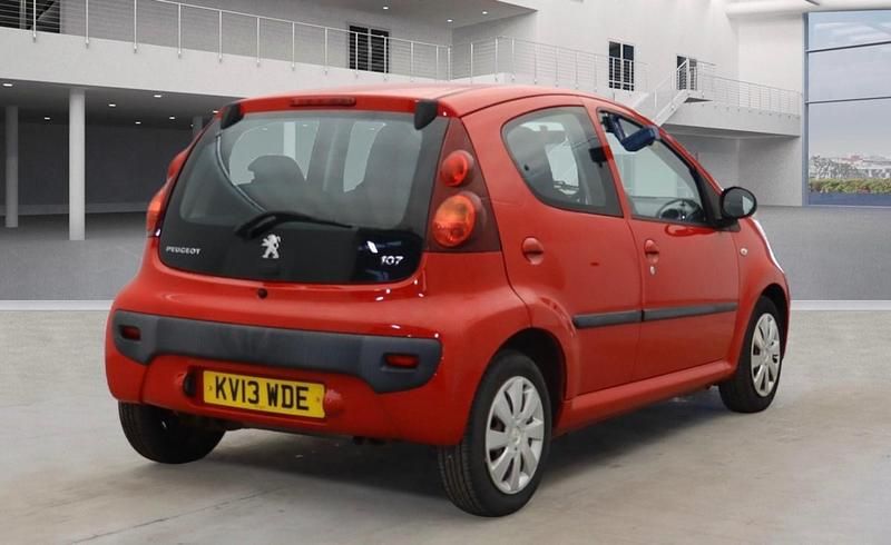 Used Peugeot 107 Active 68 HP (50 kW) 2013 Red Hatchback