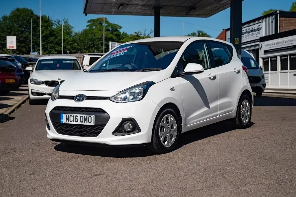 Used Hyundai i10 SE 2016 White Hatchback