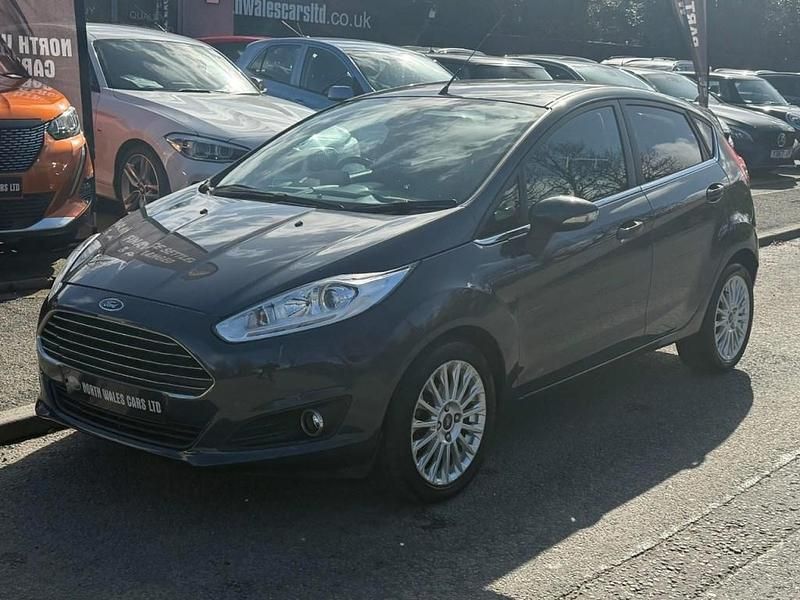 Used Ford Fiesta Titanium 105 HP (77 kW) 2013 Grey Hatchback