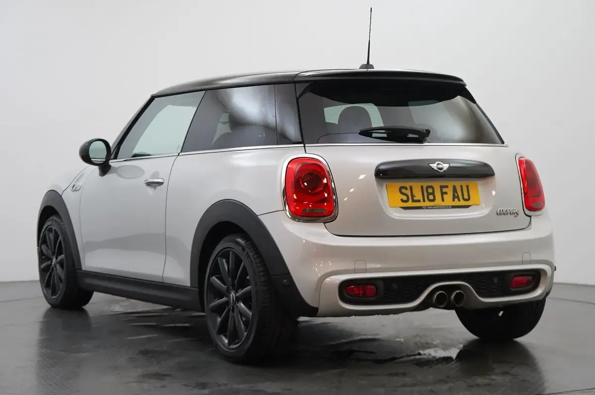 Used Mini Cooper S Hatch 189 HP (139 kW) 2018 Silver Hatchback