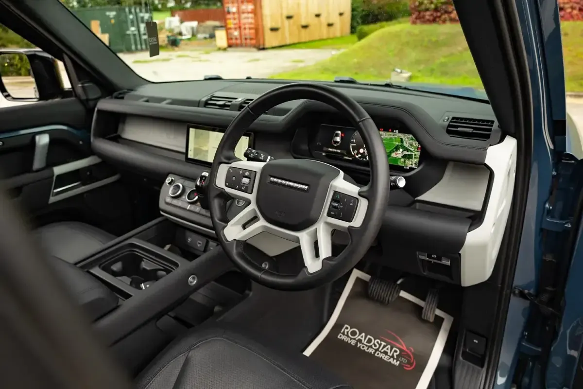 Used Land Rover Defender SE Dynamic 249 HP (183 kW) 2023 Blue SUV
