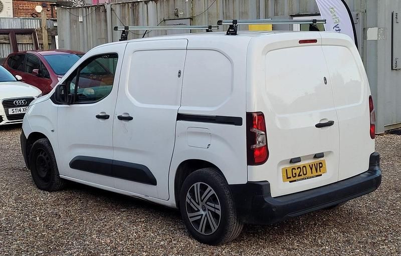 Used Citroën Berlingo 100 HP (73 kW) 2020 White MPV