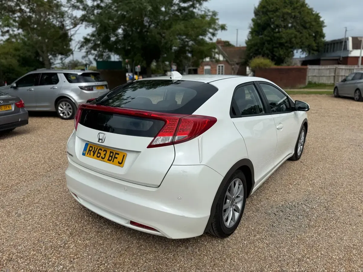 Used Honda Civic EX 2013 White Hatchback