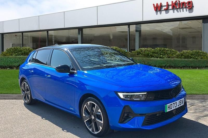 Blue Used 2024 Vauxhall Astra Ultimate Hatchback | £19,495 (Good price) - Image 1/3