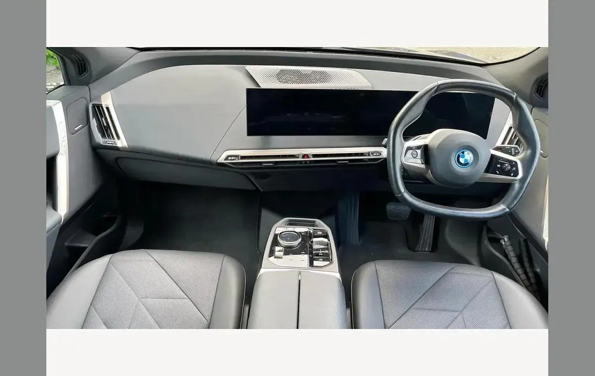 Usado BMW iX M Sport 239 kW (326 HP) 2023 Preto SUV