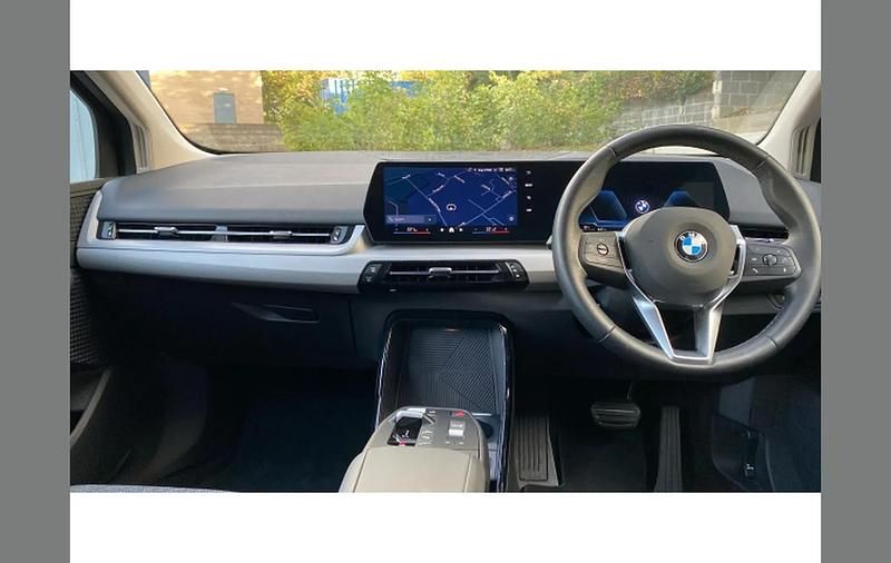 Used BMW 220 Sport Line 154 HP (113 kW) 2024 White Estate