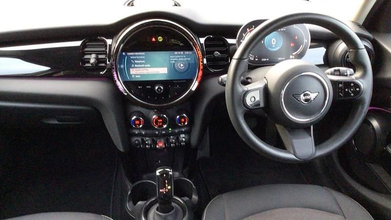 Used Mini Cooper Classic 134 HP (98 kW) 2023 Silver Hatchback