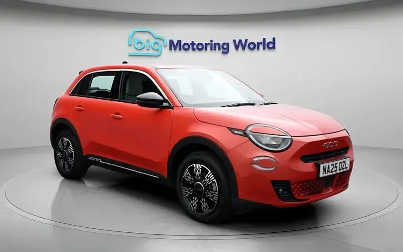 New Fiat 600 La Prima 101 HP (74 kW) 2025 Orange SUV