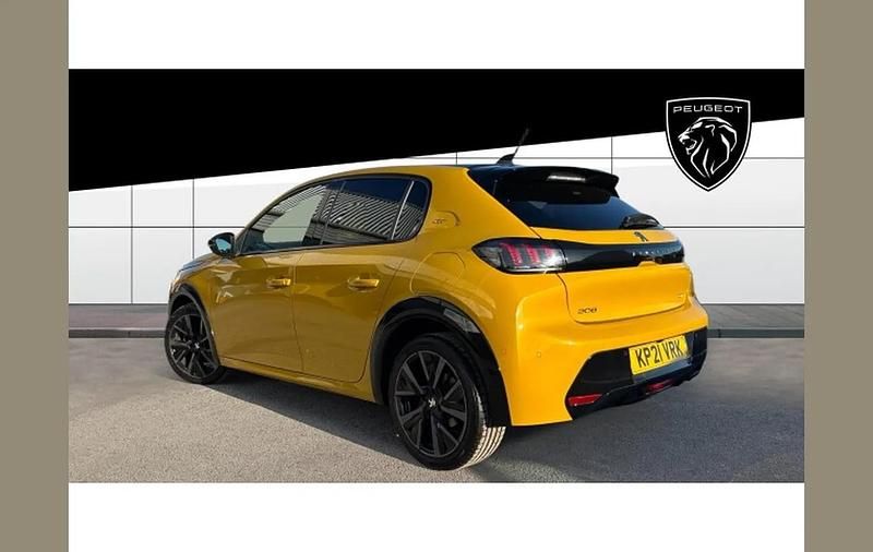 Used Peugeot 208 Premium 101 HP (74 kW) 2021 Yellow Hatchback