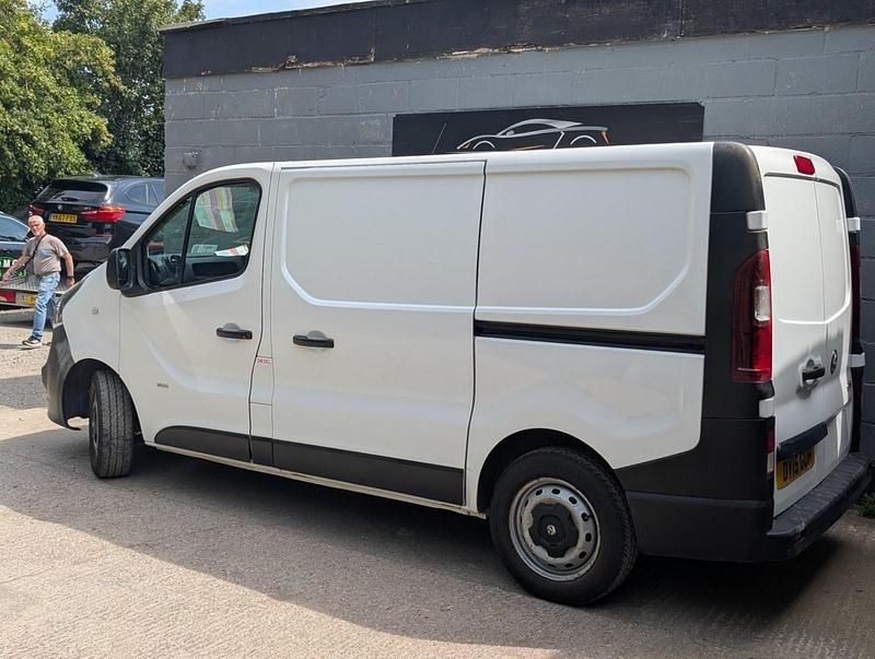 White Used 2015 Vauxhall Vivaro Van | £3,995 (Good price) - Image 1/4