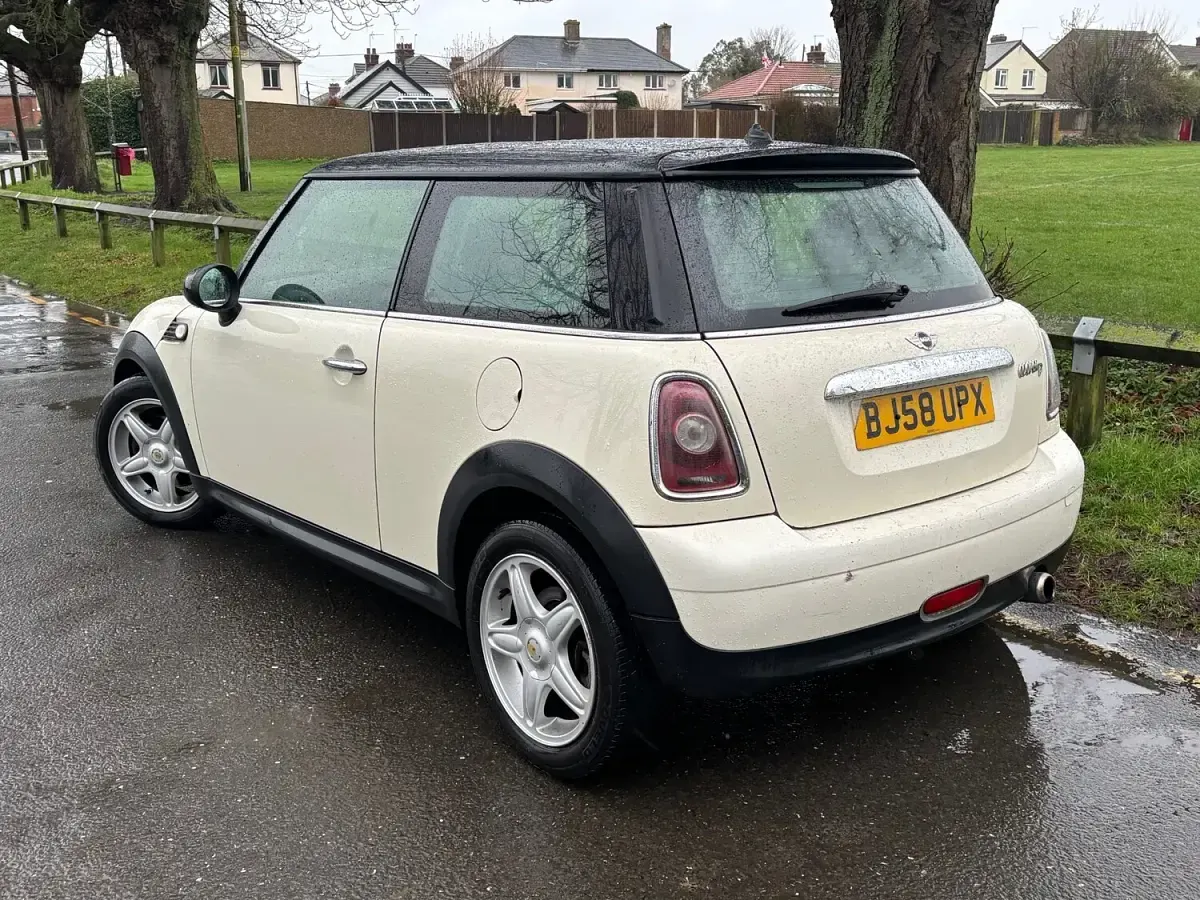 Used Mini Cooper D Hatch 110 HP (80 kW) 2008 White Hatchback