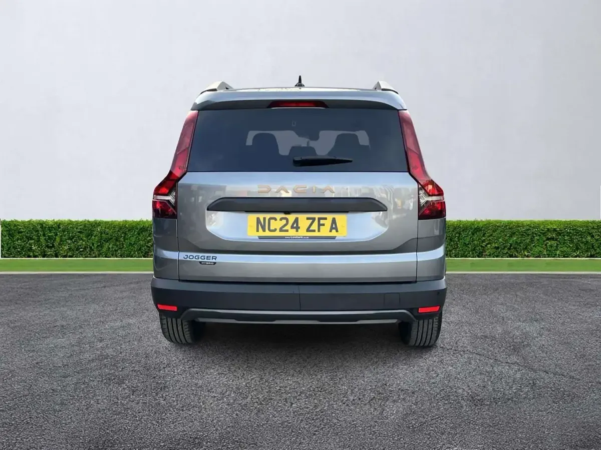 Używany Dacia Jogger Extreme 140 KM (102 kW) 2024 Szary Minivan