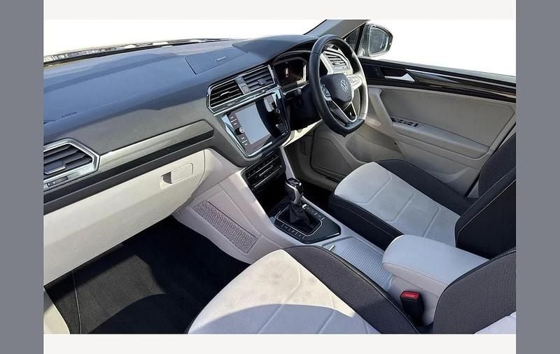 Używany VW Tiguan Elegance 150 KM (110 kW) 2023 Czarny SUV