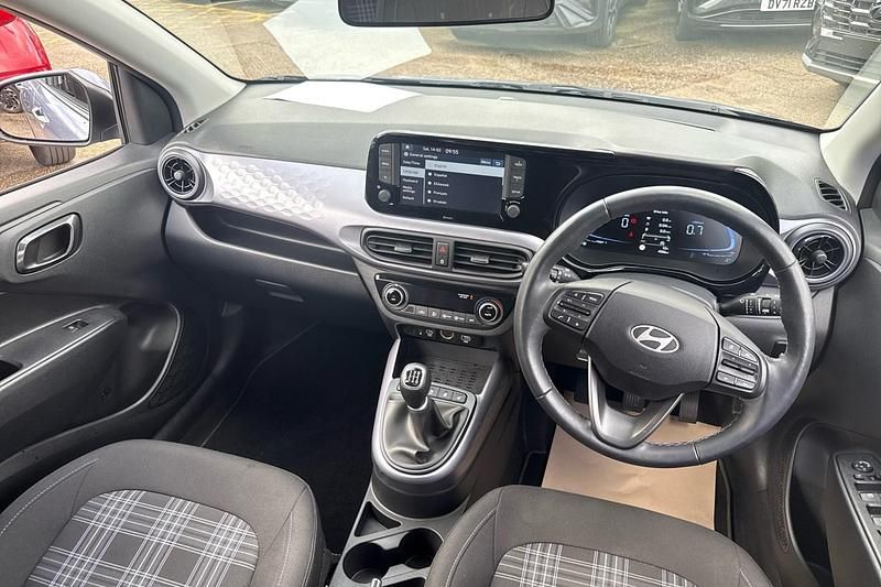 Used Hyundai i10 Premium 83 HP (61 kW) 2024 Blue Hatchback