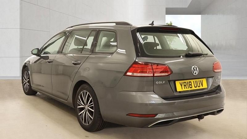 Used VW Golf VII SE 130 HP (95 kW) 2018 Urano grey Estate