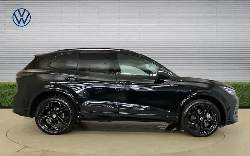 Used VW Tiguan R-line 150 HP (110 kW) 2025 Black SUV