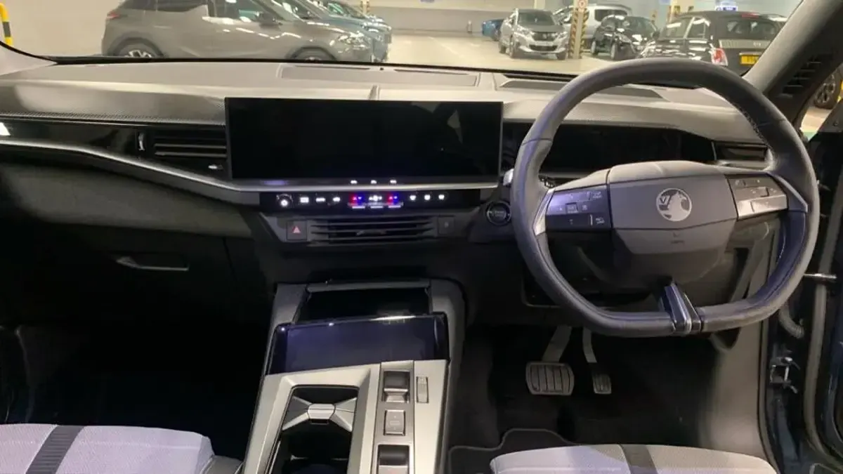 Second-hand Vauxhall Grandland Ultimate 154 kW (210 CP) 2024 Albastru SUV