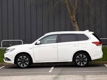 Used Mitsubishi Outlander P-HEV 200 HP (147 kW) 2018 White SUV