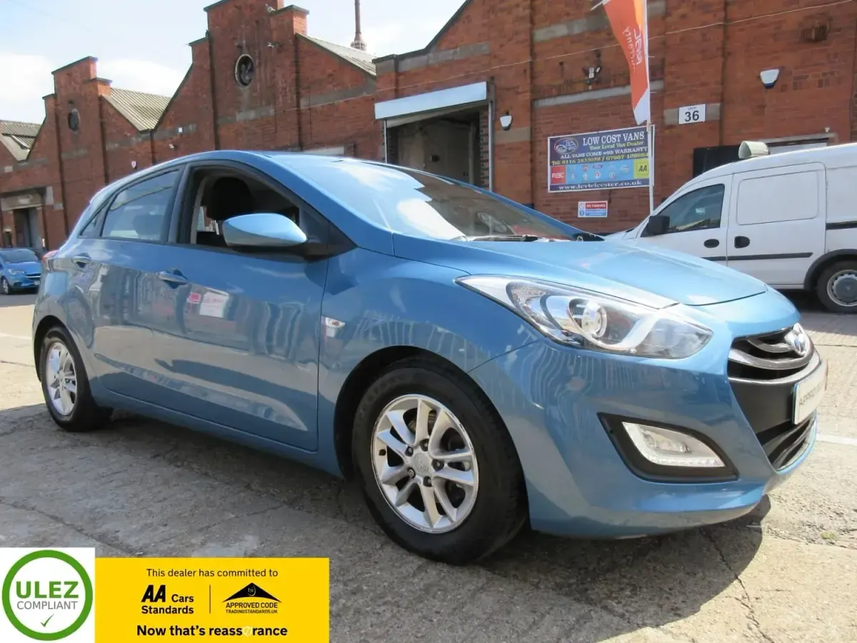 Second-hand Hyundai i30 Active 100 CP (73 kW) 2014 Albastru Hatchback