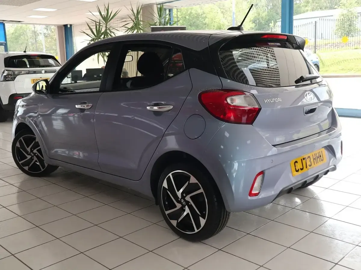 Used Hyundai i10 Premium 67 HP (49 kW) 2023 Meta blue Hatchback