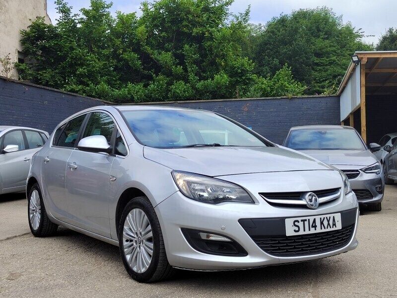 Used Vauxhall Astra Excite 99 HP (72 kW) 2014 Silver Hatchback
