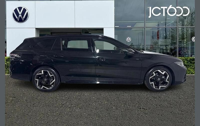 Used VW Passat R-line 147 HP (108 kW) 2025 Black Estate