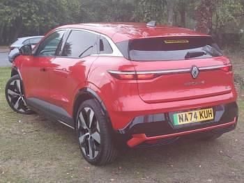 Used Renault Megane E-Tech Komfort 159 kW (217 HP) 2024 Red Hatchback