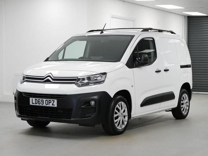 Used Citroën Berlingo 100 HP (73 kW) 2019 White MPV