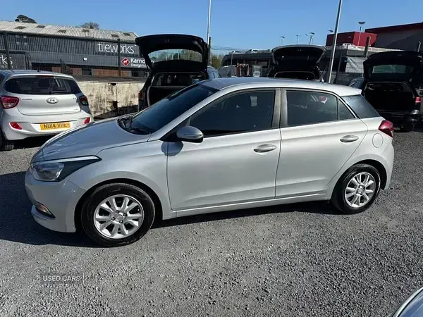 Used Hyundai i20 SE 84 HP (61 kW) 2017 Silver Hatchback