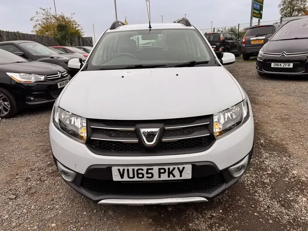 Używany Dacia Sandero Lauréate 90 KM (66 kW) 2015 Biały Hatchback