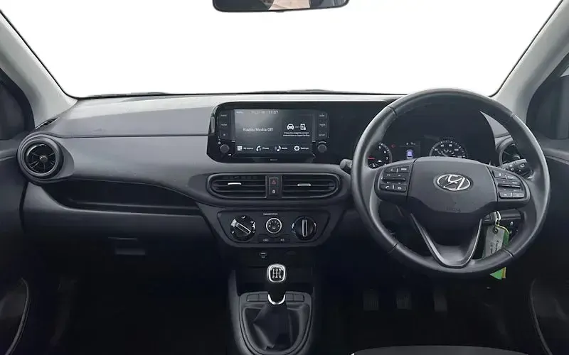 Used Hyundai i10 SE 67 HP (49 kW) 2023 White Hatchback