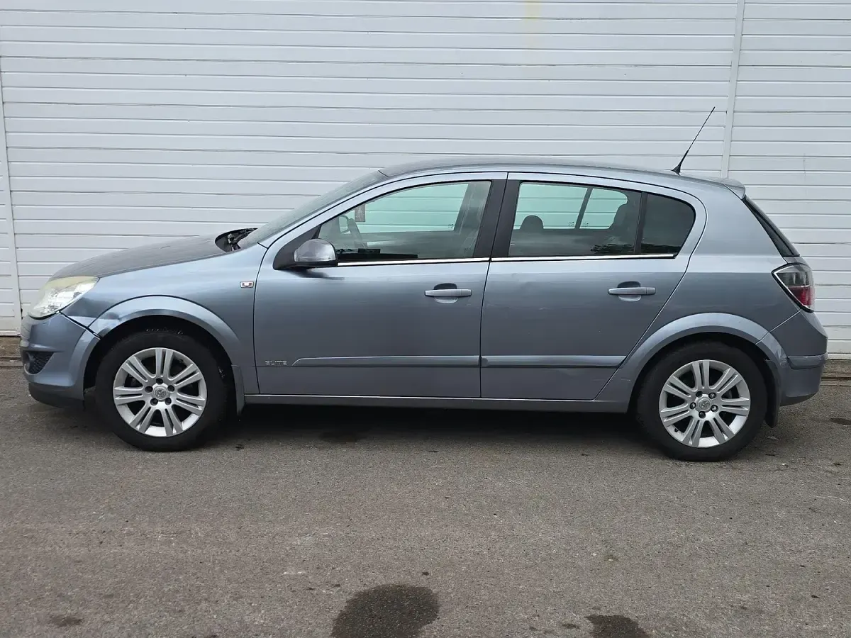 Used Vauxhall Astra Elite 115 HP (84 kW) 2009 Silver Hatchback