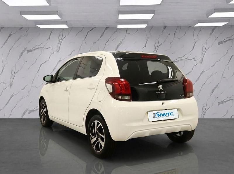 Used Peugeot 108 Allure 72 HP (52 kW) 2021 White Hatchback
