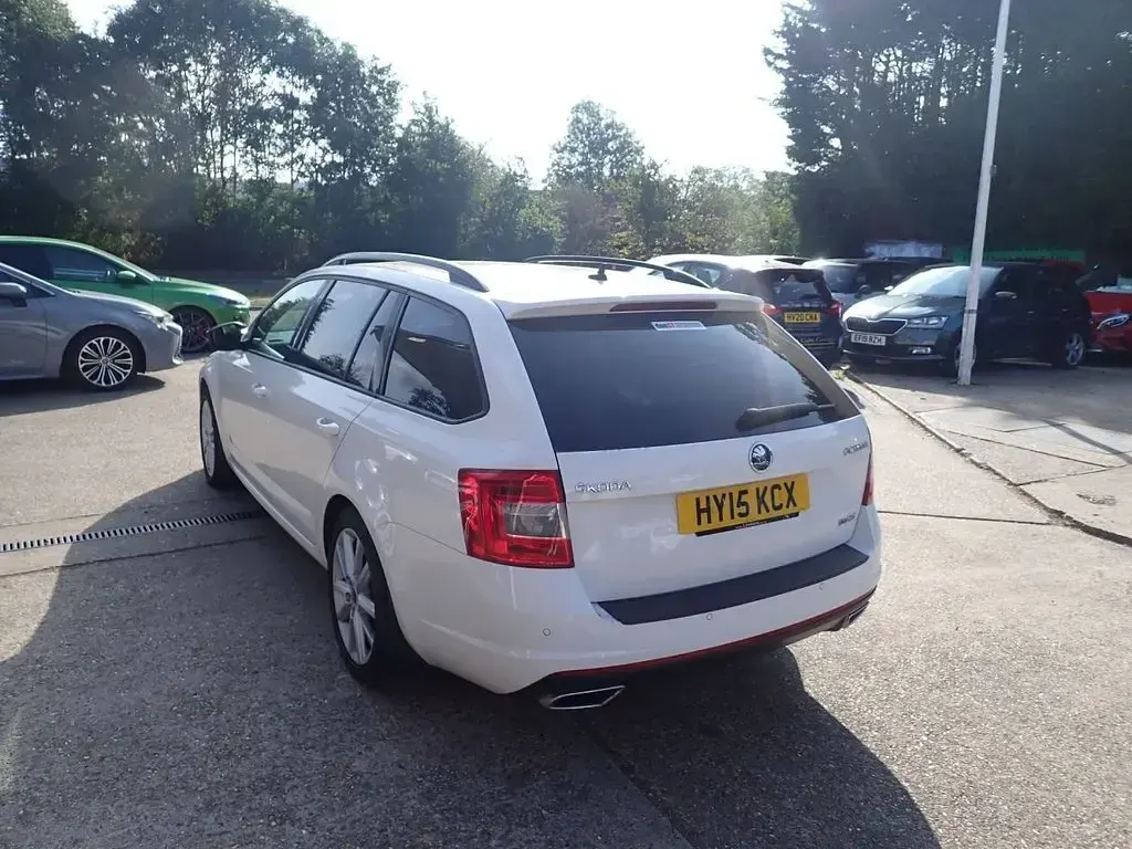 Used Skoda Octavia vRS 184 HP (135 kW) 2015 White Estate