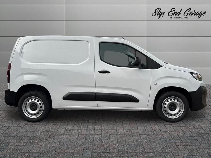 White New 2025 Citroën Berlingo | £16,995 (Good price) - Image 1/4