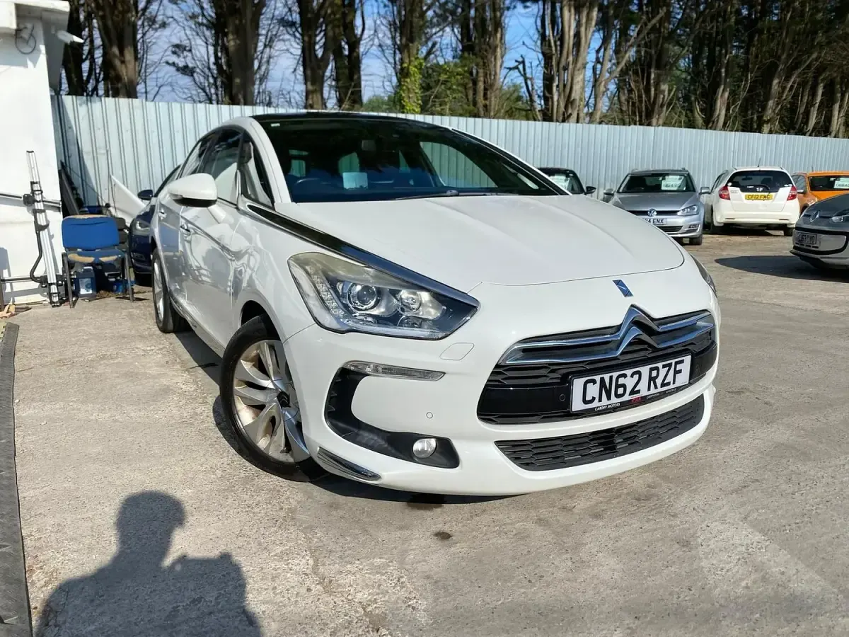 Used Citroën DS5 Exclusive 2012 White Hatchback