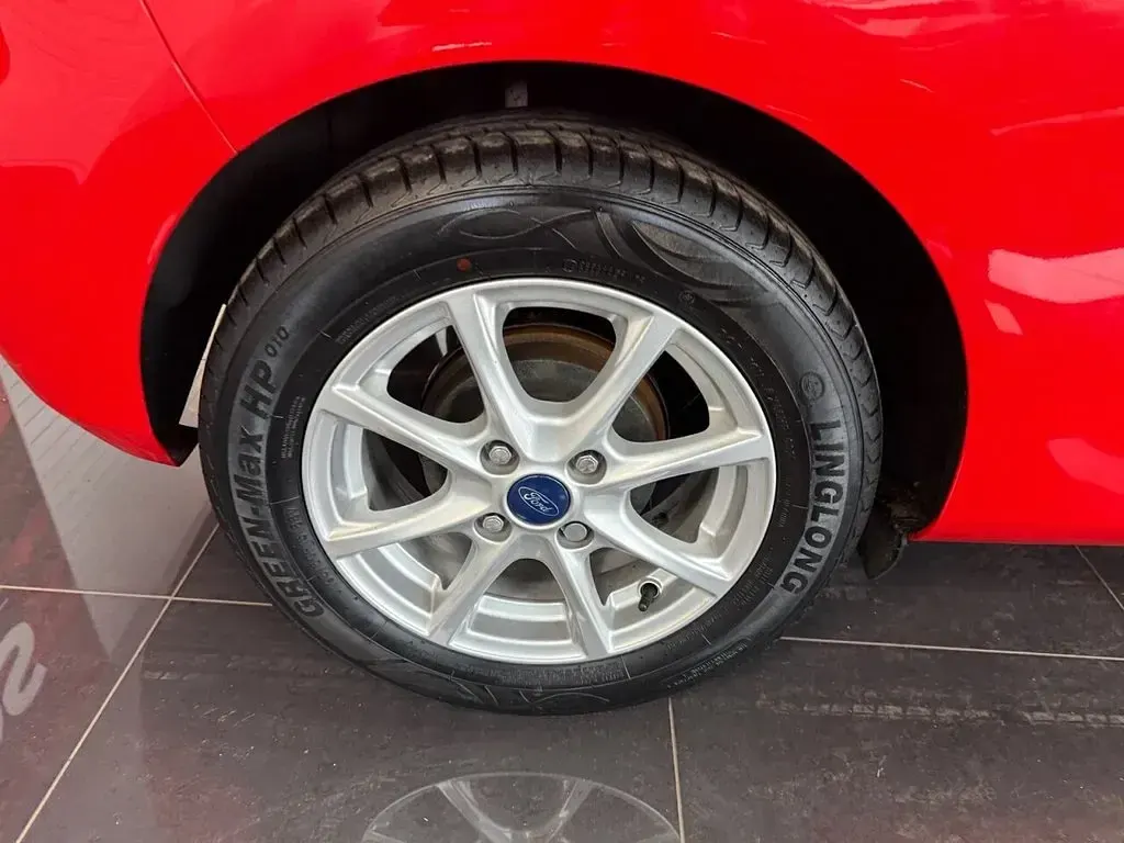 Used Ford Fiesta Zetec 85 HP (62 kW) 2019 Red Hatchback