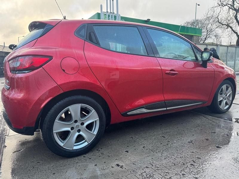 Used Renault Clio IV Dynamique 90 HP (66 kW) 2016 Red Hatchback